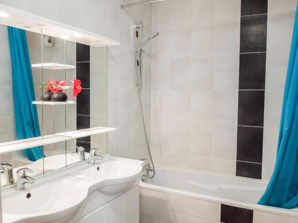 Vert Paradis - Vue Apaisante Sur Golf, Pins Parasols, 2E Etage - 80 M2 Dont Terrasse Avec Pergola, 2 Chambres, 3Et Iles, 3 Clim, Wifi - Piscine, Parking Et Park A Velos, Ascenseur - En Option Linge, Menage - Pistes Cyclables, Mer A Proximite Saint-Cyprien  Luaran gambar