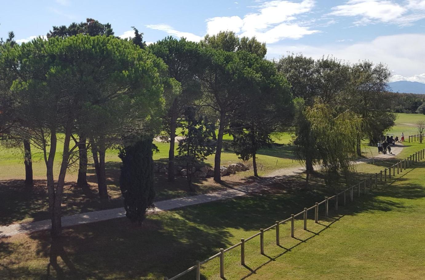 Vert Paradis - Vue Apaisante Sur Golf, Pins Parasols, 2E Etage - 80 M2 Dont Terrasse Avec Pergola, 2 Chambres, 3Et Iles, 3 Clim, Wifi - Piscine, Parking Et Park A Velos, Ascenseur - En Option Linge, Menage - Pistes Cyclables, Mer A Proximite Saint-Cyprien  Luaran gambar